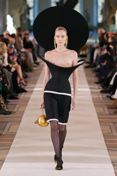 Look 17